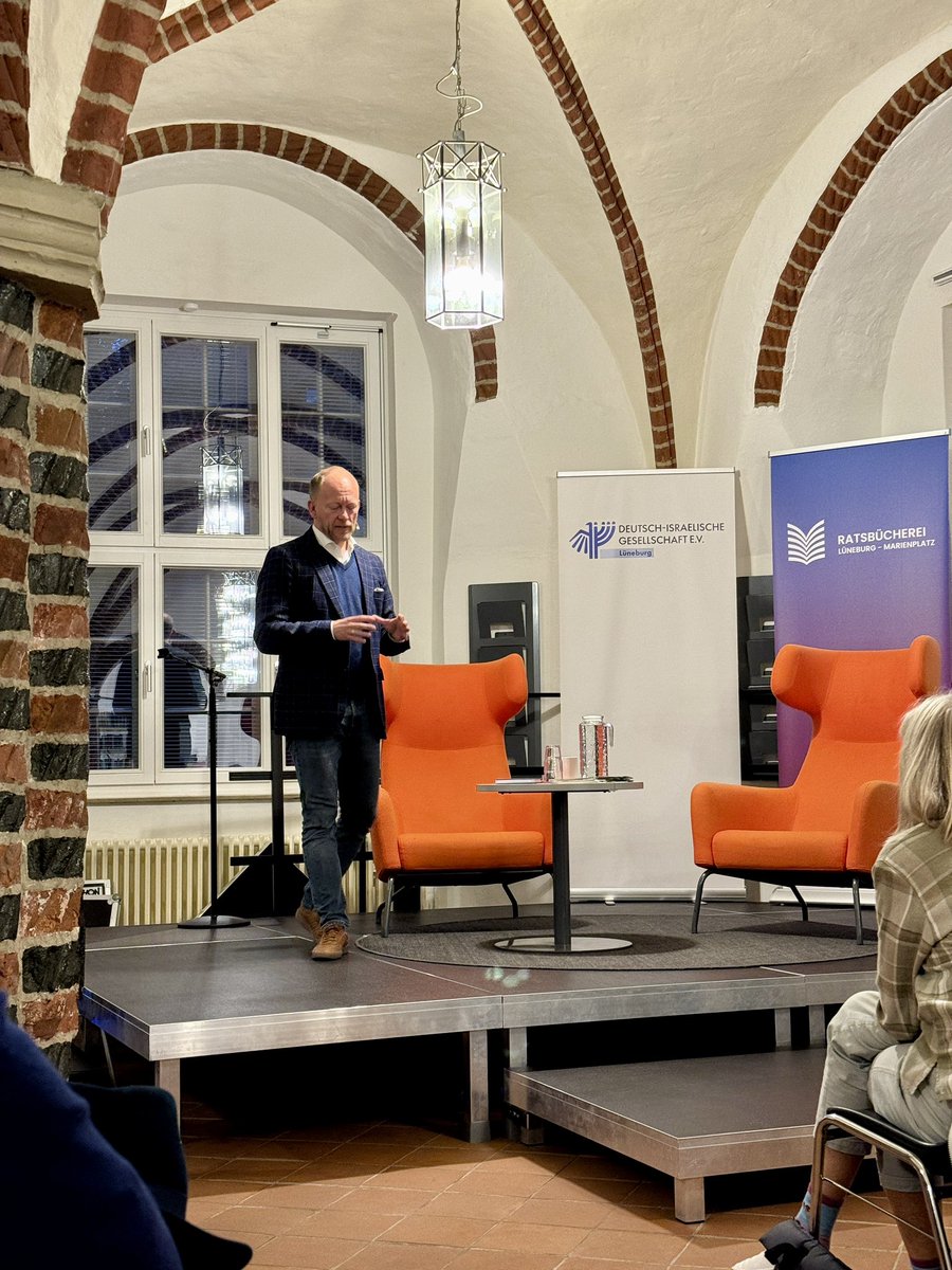 CarstenOvens's tweet photo. Der 7. Oktober hat Israel verändert. Umso wichtiger ist Deutschland als Freund &amp; Partner. Danke @DIGeV_de für die Einladung nach Lüneburg und Jakob Blankenburg MdB für die offene Diskussion. 🇩🇪🇮🇱 https://t.co/n6PQo3qxX4