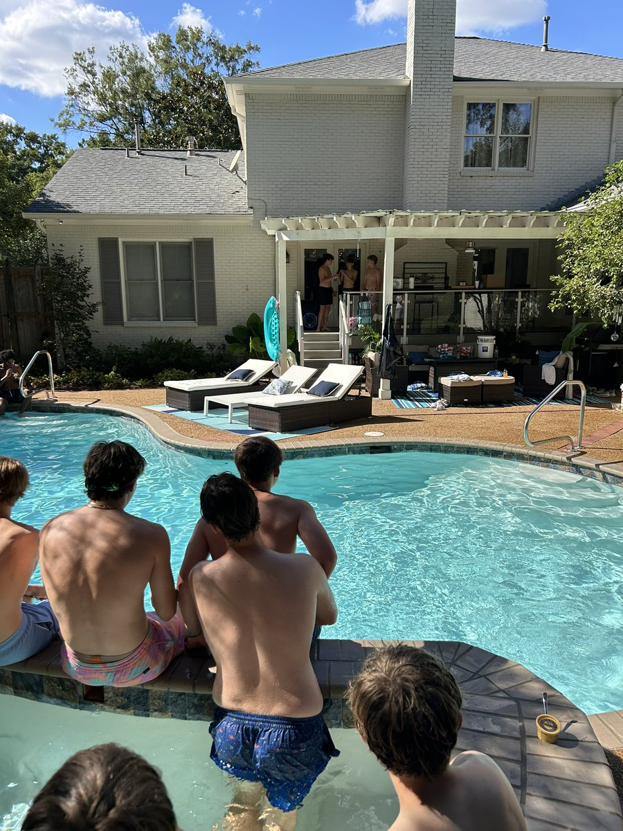 JAraiderBSB's tweet photo. Tough Friday 5…pool party!

WeAreJA https://t.co/7BTxJXfozd