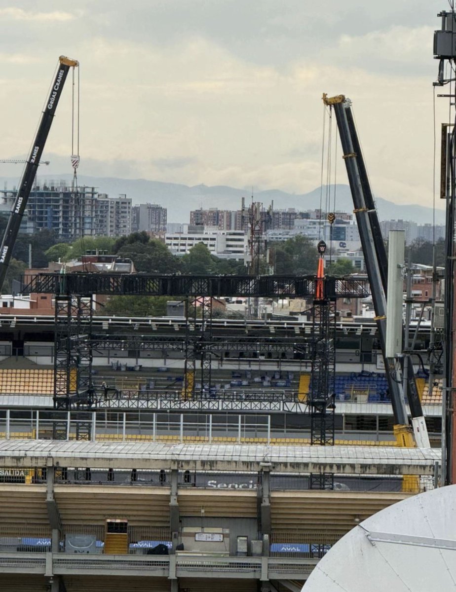 ithvnath's tweet photo. una army dijo en tiktok que esta era la vista del estadio DESDE SU CASA, NO PUES HERMANA PARA QUE VAS SI PUEDES VERLO BIEN COMODA DE AHÍ JAJAJAJAJ https://t.co/y4j8NMVGqv