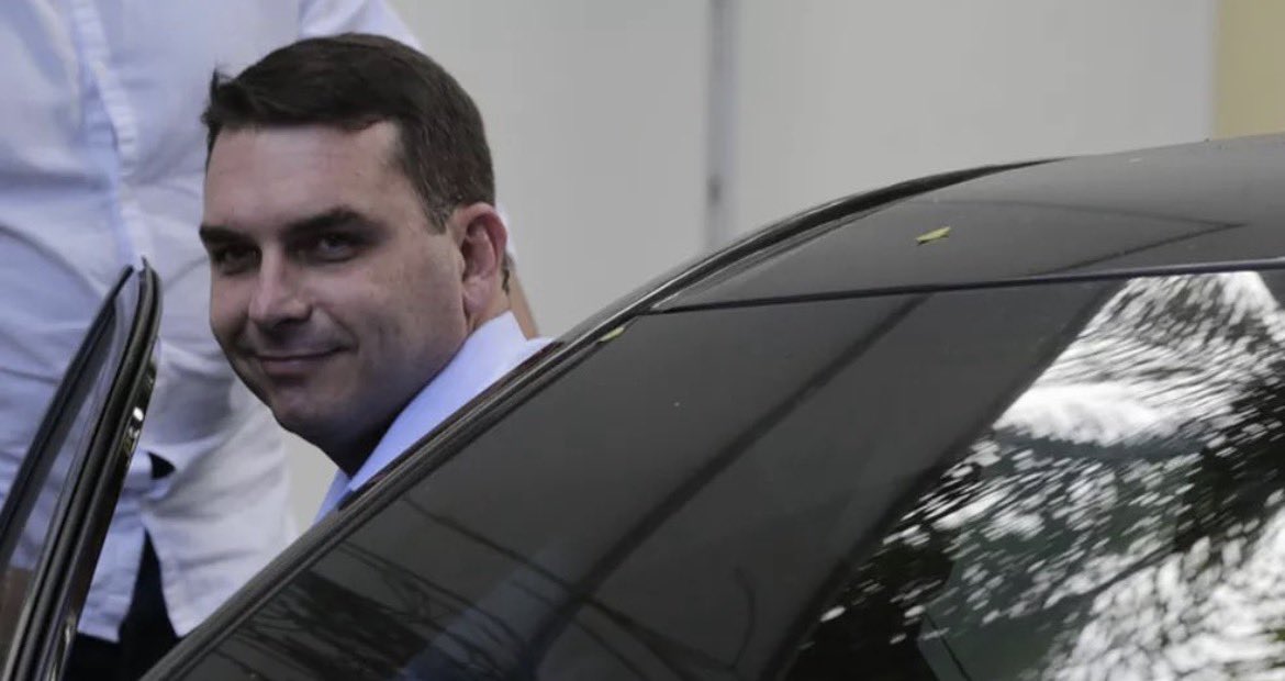 pesquisas_elige's tweet photo. 🚨URGENTE: Flávio Bolsonaro (PL-RJ) acabou de solicitar a CONDENAÇÃO A 4 ANOS E 6 MESES DE PRISÃO, em regime fechado, do Deputado Federal Chico Alencar (PSOL-RJ), um idoso de 76 anos, por publicar um QUESTIONAMENTO sobre as relações entre o “filho do Mito” e o suposto banimento da Nossa Senhora da Aparecida como PADROEIRA DOS CATÓLICOS!