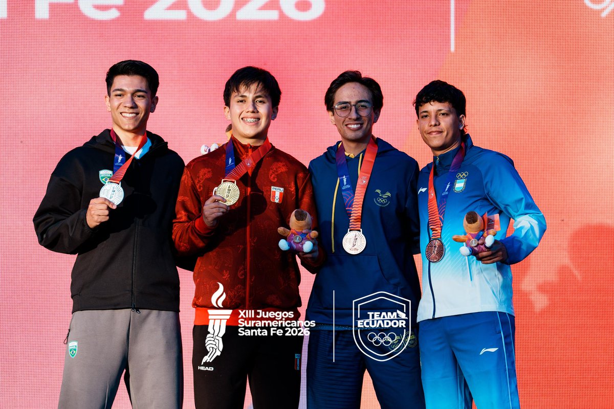 TeamEcuador_Oly's tweet photo. 🥉🥋🇪🇨 𝗙𝗘𝗥𝗡𝗔𝗡𝗗𝗢 𝗦𝗔𝗟𝗚𝗔𝗗𝗢 𝗬𝗔 𝗧𝗜𝗘𝗡𝗘 𝗦𝗨 𝗕𝗥𝗢𝗡𝗖𝗘

El ecuatoriano recibió su medalla de bronce en Poomsae Tradicional Individual Masculino, tras su participación en los XIII Juegos Suramericanos Santa Fe 2026. 🇪🇨🥉👏

#taekwondo #teamecuador https://t.co/zup0QmEdi0