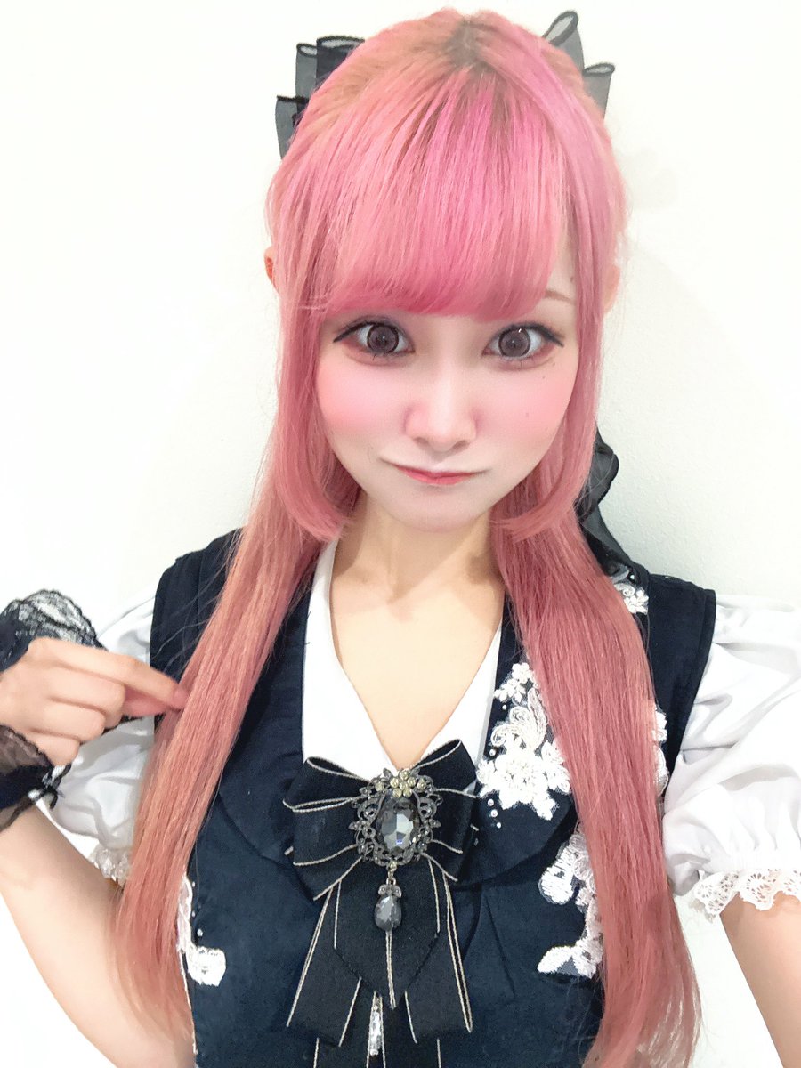 yumemi_rbcl's tweet photo. おはやぴ！
今日のライブ会場はちょっと場所が遠いので早起きした！朝からおにぎり、ミネストローネ、アイスやコーヒーゼリーとかたくさん食べてご機嫌🎶💖
前髪も伸びてきたので切ったよ！眠いけど調子の良い朝ദി ᴖ ·̫ ᴖ )⭐︎

今日の会場はちょっと遠い！そして雨なので気をつけてきてね☔️♡

🎪会場：イオンモールむさし村山 つむぐ広場特設会場
🎤ライブ：13:30〜13:50（PARK STAGE）
📸特典会：14:30〜15:40（並行物販I）
🌟撮影可能：4曲目『アオハルニトロ』

久しぶりで2回目の野外ライブ！いっぱい声出して楽しもうね➰🎀🕰️♡