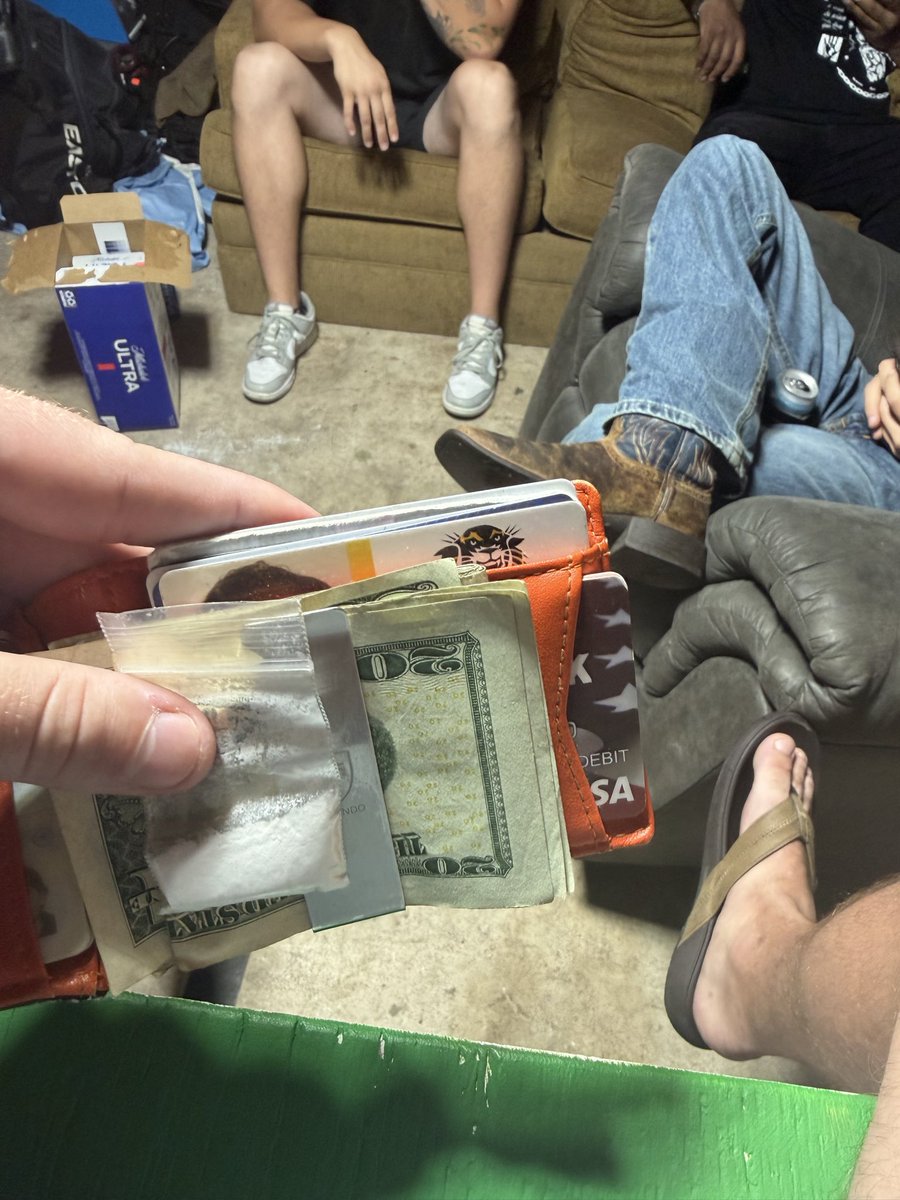 dealerofbag's tweet photo. Legendary loot #bagdemic #yup https://t.co/WF5orGm77I