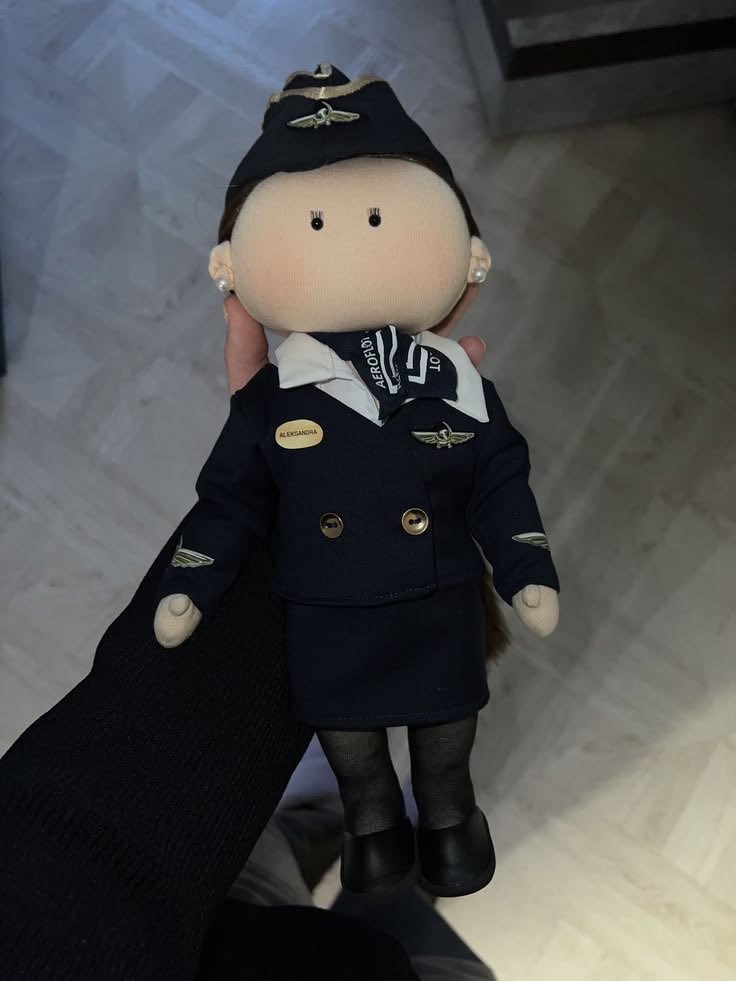 Merjemamar4zy's tweet photo. Ljubav prema letenju i ovom poslu ne prestaje ni kada si na zemlji. Moji mali detalji koji me uvijek podsjećaju zašto volim nebo. ✈️🧳✨
#FlightAttendant #CabinCrew #CabinCrewLife #AviationLovers #FlightAttendantDoll #AviationLife #FlyHigh https://t.co/fhYy4EZQGM
