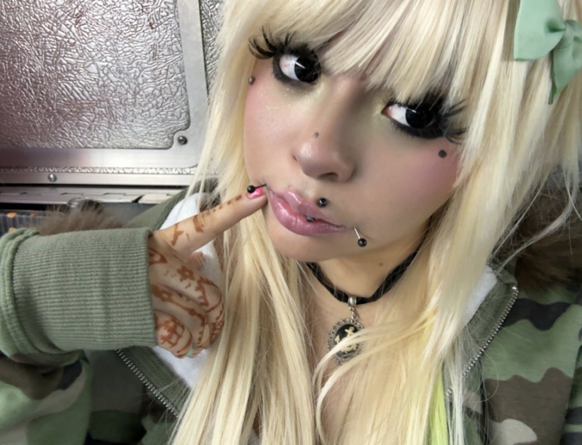 bbcbarbiedoll's tweet photo. could you ever imagine a cute little girl like me getting blacked regularly >_< https://t.co/wyBLgd9led
