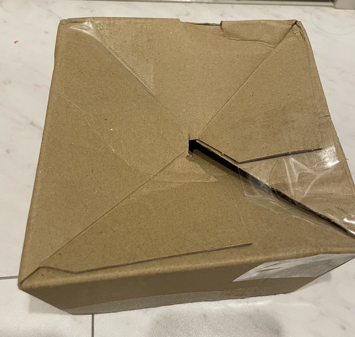 yurisney01's tweet photo. ちいかわマーケットで購入した物。
梱包酷すぎてびっくりした…
緩衝材や防水OPPもないのね。
問い合わせへ連絡済み。特に返信なし。

購入した物が何ともなくてよかった😥

#ちいかわ 
#ちいかわマーケット https://t.co/gwoew20O0q