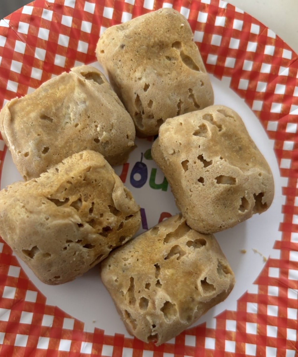piyokichi_baby_'s tweet photo. レンチン3分完成「きなこバナナ蒸しパン」手づかみ食べにピッタリだよー‼️

「バナナ　1本」「卵　1個」「きなこ　大さじ1.5-2(10g-12gぐらい)すべて混ぜて耐熱容器に入れてレンチン3分！ほんっと子ども爆食いで https://t.co/jRribQ3OXp