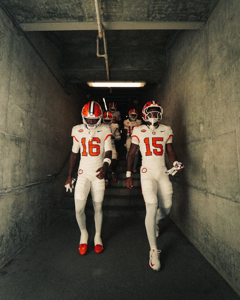 ClemsonFB's tweet photo. Here we come 👀 https://t.co/gNNT5YO5Ro