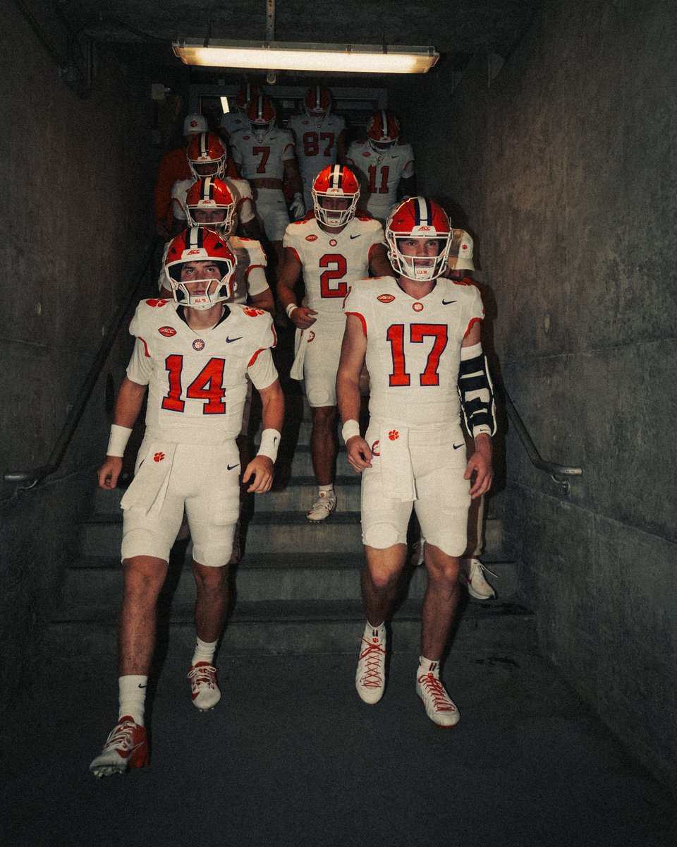 ClemsonFB's tweet photo. Here we come 👀 https://t.co/gNNT5YO5Ro