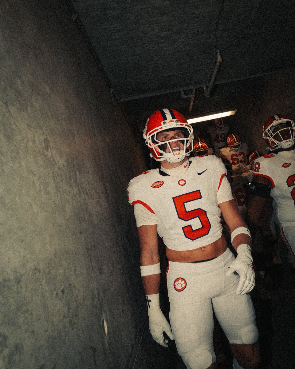 ClemsonFB's tweet photo. Here we come 👀 https://t.co/gNNT5YO5Ro