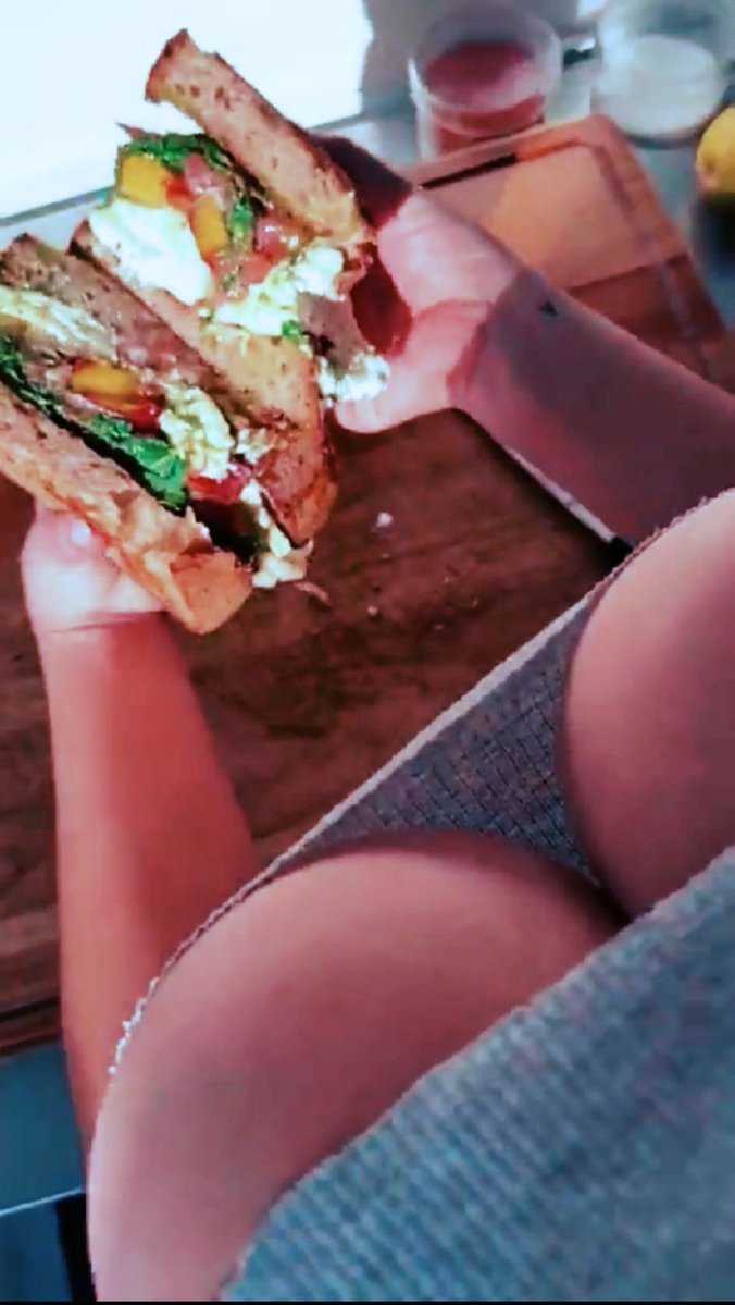 MYEYESUPHERE's tweet photo. ㅤ
Ayyee late night munchies hit who wants a bite
   ㅤ
ㅤ https://t.co/QMPNXSWnuf