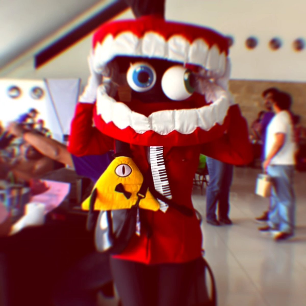 lucylessart's tweet photo. Y ya, con esto termino con las fotos tontas #billcaine
#TADC #Theamazingdigitalcircus #caine #billcipher #theraprism #gravityfalls #theraprismau #digitalpossession #illuminateeth #Yellowteeth #Nightmarecircus https://t.co/K5R6a6KtLe