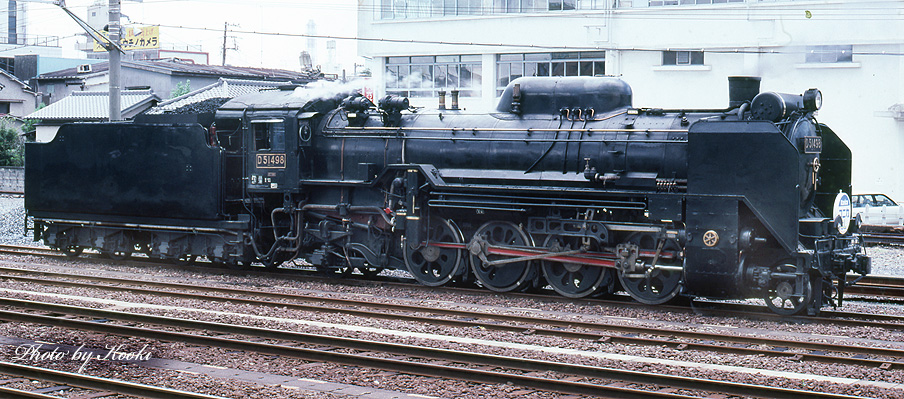 qWlgbXgzlcO4Voy's tweet photo. おはようございます
今日はD51498号機の動態復活の姿を up します
1989年8月、京葉線でコニカ号として走行
その時の姿です
3000L重油タンクが消えている他に
ATC用の発電機が増設されていました
#D51形蒸気機関車
#京葉線
#D51498 https://t.co/Q6r5DiFebI