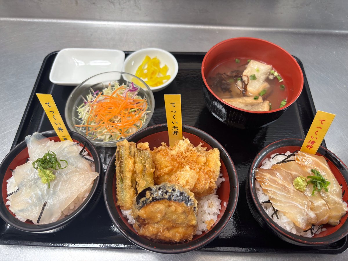 monju_staff's tweet photo. #上ノ国もんじゅ の名物丼 #てっくい天丼 #てっくい漬丼 #てっくい丼
この３つの丼を1度に全部食べれちゃう贅沢セット😏

「てっくい美味伝説」

皆さまご賞味頂けたでしょうか？
どれを食べようかな…❓と迷ってしまう方は是非‼️
1番人気のメニューをお楽しみください💁‍♀️ https://t.co/KbwIZfAZM6