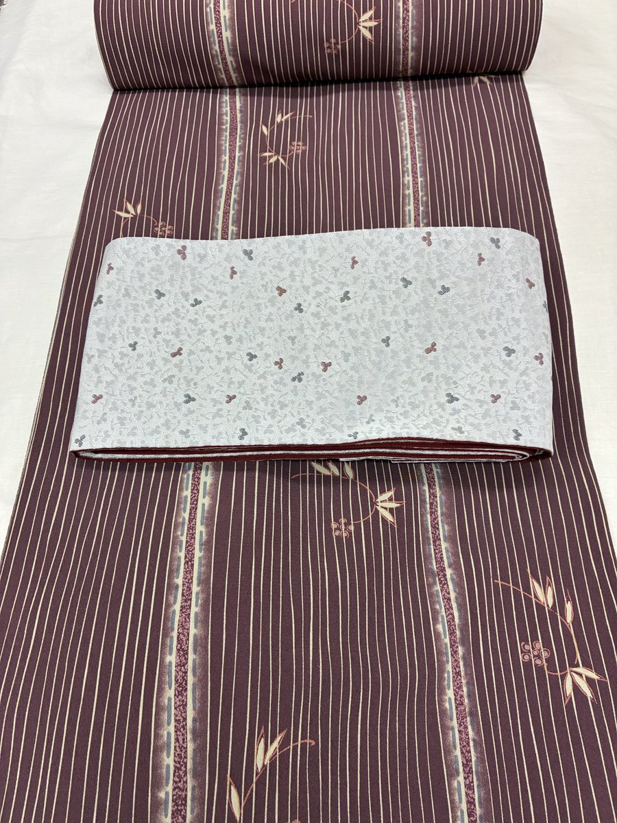 shinnakamidori's tweet photo. ポリエステル小豆色地に細かい縞柄と草花模様の反物にグレー地半幅帯をあわせてみました。

昨日の中秋の名月、皆さま素敵な写真をポストしていてとっても和みました✨下手ながらも、昨夜の家からの眺めです。
今朝の読売新聞にのってたお月様🌕の写真。さすがプロ👍素敵でした😀 https://t.co/zF4wazBbK9