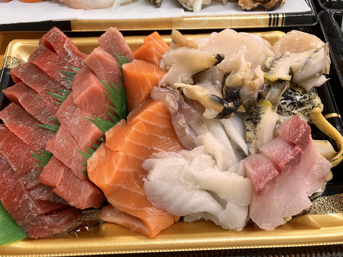 Osashimi0705's tweet photo. お得意様遠慮なさらずお気軽に御予約承り致します
生ほたて超プリプリ旨味最高
肉厚ほっき・活つぶコリコリ甘い磯の風味豊か
貝尽くし https://t.co/JEopmvskN3