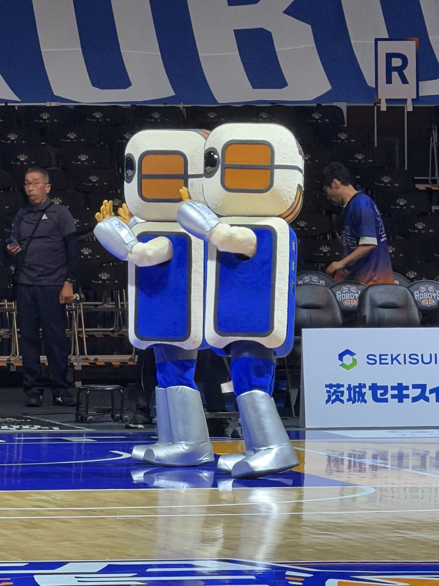 rusata555's tweet photo. 昨日
ロボスケが２人？２体？
いたんですよ！！ https://t.co/E8Mg2XnJb8