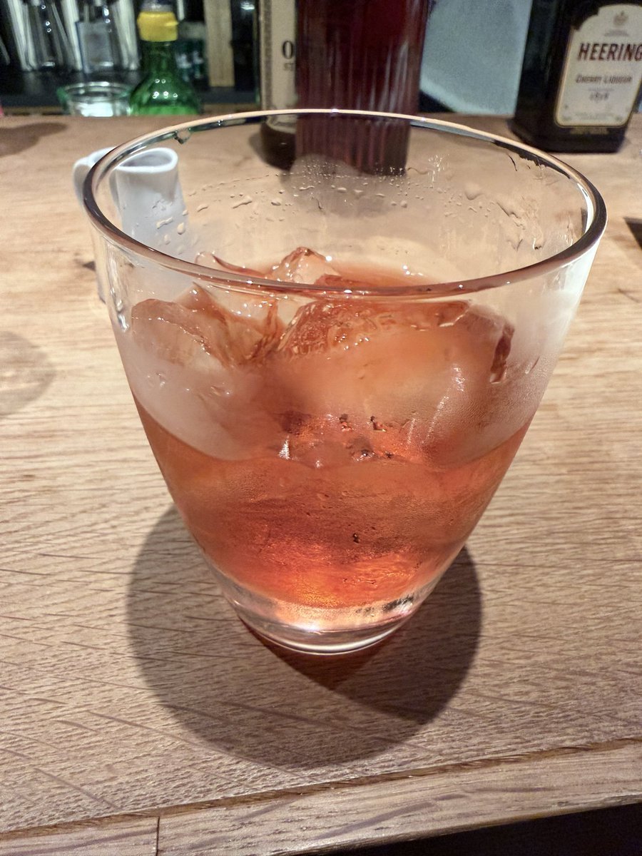gloveu_sdr's tweet photo. 昨日の深酒。帰ってからまあまあ酔いが回っててダメでしたわ……帰り道しゃっくり止まんなくなってから変な回り方しだしてた感
とりあえず酒がうまい。 https://t.co/yCieaqBo00