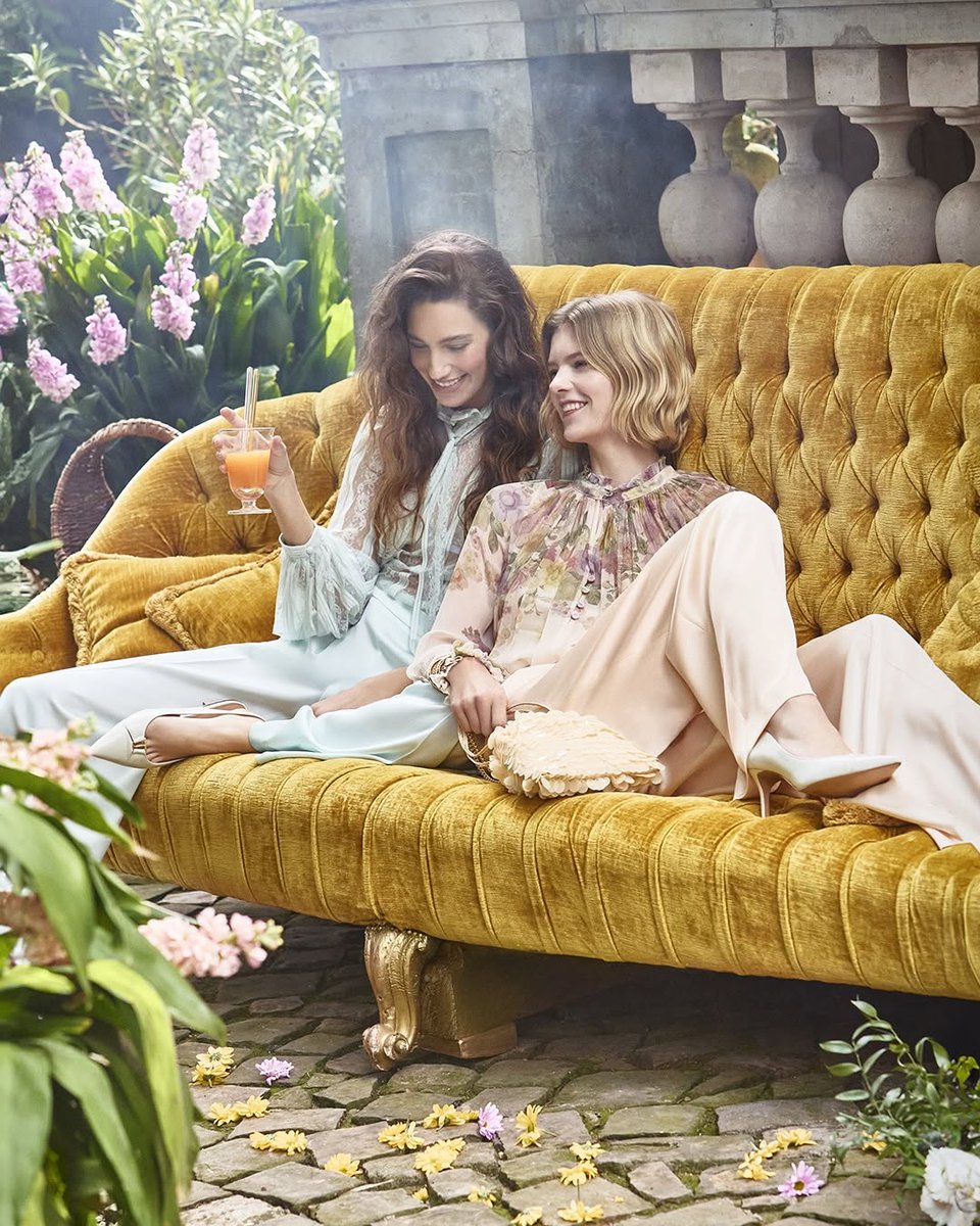 josefreire6's tweet photo. Lace softens the tailoring, satin provides a subtle shine, and floral prints keep the overall look light, romantic, and effortlessly boho. Perfect for a daytime outfit that feels modern, polished, and unmistakably chic. https://t.co/nIbVwlAVkM