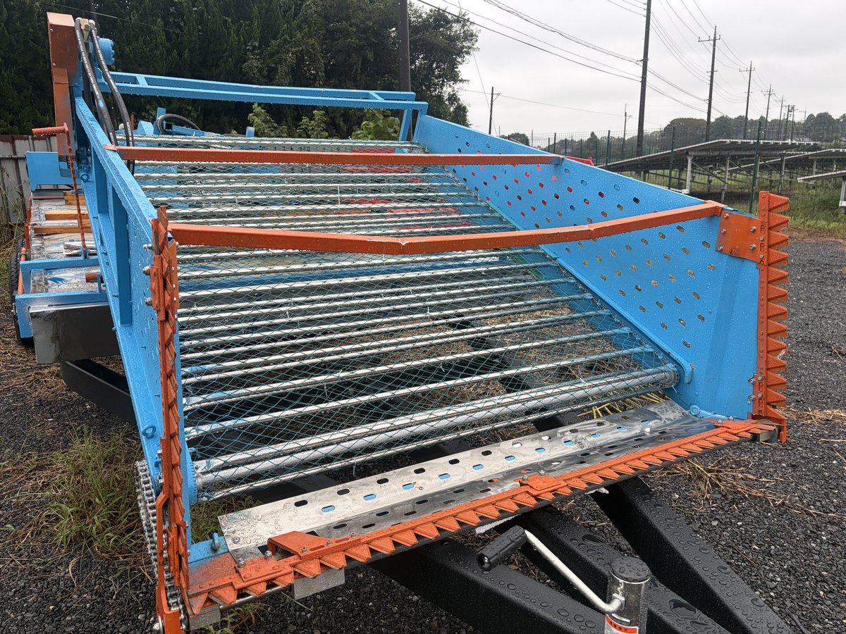 BeeBoat2024's tweet photo. 遂に到着、ツルノゲイトウを一網打尽に！軽量でしかも超浅瀬にも入れる専用の試作マシンが遅れましたが到着。現在組立中です。デカくて高額なマシンでは入れない浅瀬も、これで水辺の刈り取りがスムーズになれば、と言うわけで、新しくチャレンジします。
茨城県発‼️そして千葉県、やがて全国へ、まずは、新利根川と手賀沼漁協からテストの予定です。

BEEではレスキュー用ゴムボートから浮きフロートまで、
全て即納‼️引取に来てもらうとお渡し、また、災害復旧などの場合には現地へ配達、使い方説明もいたします。
水辺のこと、何でも対応しています。

現在、実物は茨城県稲敷市のBEE倉庫にあります。
080-5035-9898

#ツルノゲイトウ回収
#BEEボート