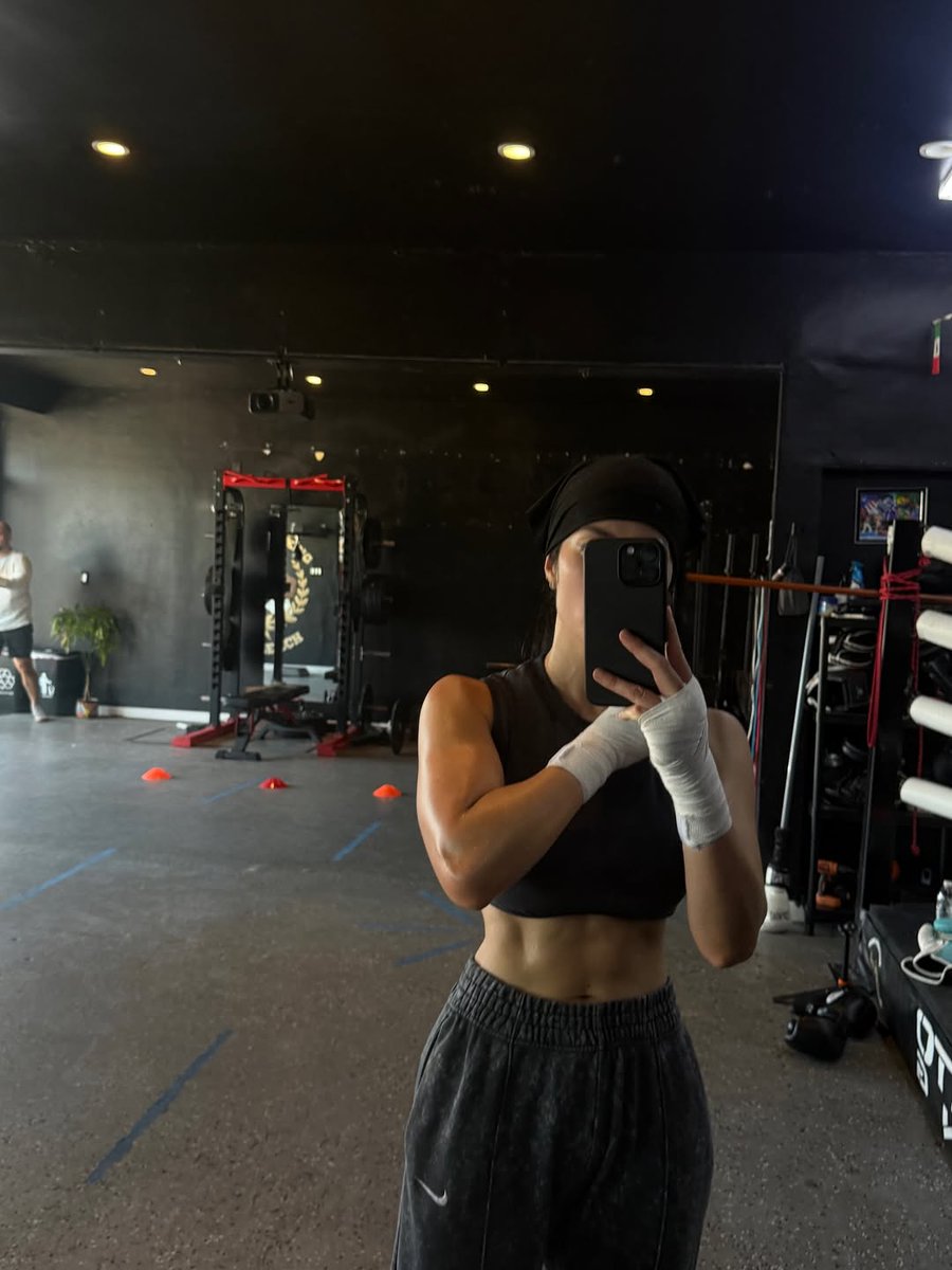 kimleen85j's tweet photo. In my LOCKED IN/ not playing around shredded era 💪 https://t.co/jNxaYrZz8V