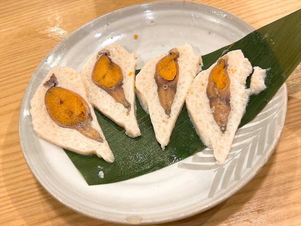 garnet_carpa's tweet photo. シルバーウィークは滋賀行ってきました！

焼肉バンバン、彦根梨（かき氷）、鮒寿司、モロコ

七さんが去年のラジオで話してたものは
全部食べたんじゃないかなー？

バンバン美味しかった
鮒寿司はやっぱりクセが強いかな、、、でも日本酒と合わせたら結構イケた https://t.co/xw7aXFywxg