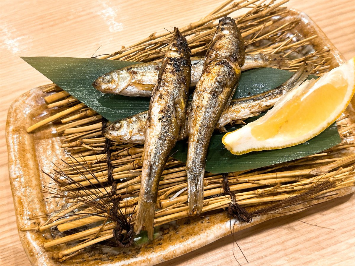garnet_carpa's tweet photo. シルバーウィークは滋賀行ってきました！

焼肉バンバン、彦根梨（かき氷）、鮒寿司、モロコ

七さんが去年のラジオで話してたものは
全部食べたんじゃないかなー？

バンバン美味しかった
鮒寿司はやっぱりクセが強いかな、、、でも日本酒と合わせたら結構イケた https://t.co/xw7aXFywxg