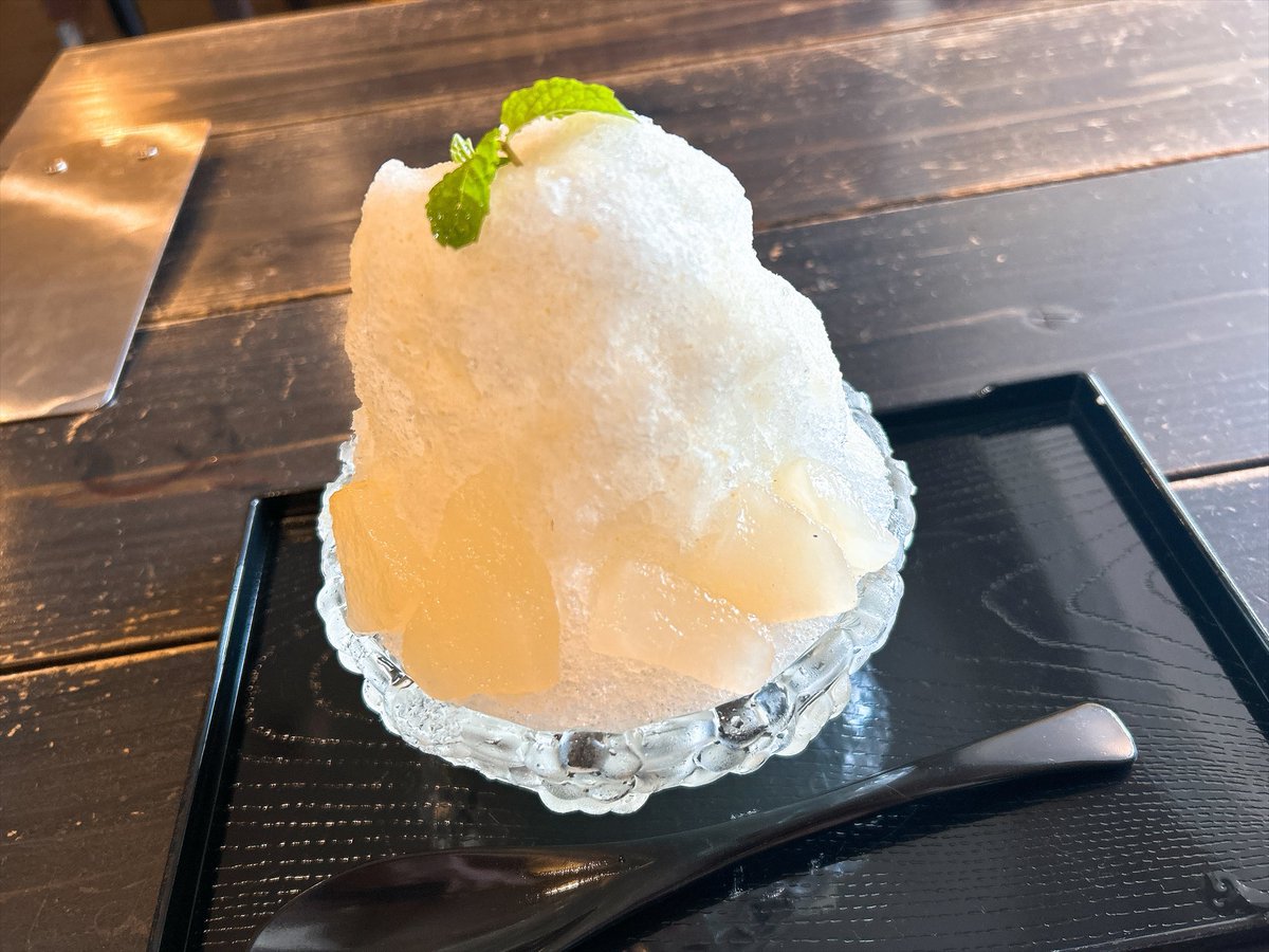 garnet_carpa's tweet photo. シルバーウィークは滋賀行ってきました！

焼肉バンバン、彦根梨（かき氷）、鮒寿司、モロコ

七さんが去年のラジオで話してたものは
全部食べたんじゃないかなー？

バンバン美味しかった
鮒寿司はやっぱりクセが強いかな、、、でも日本酒と合わせたら結構イケた https://t.co/xw7aXFywxg