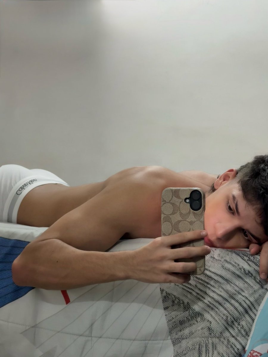 jlnschx's tweet photo. #medellin #boy https://t.co/7a5cxbuEYW