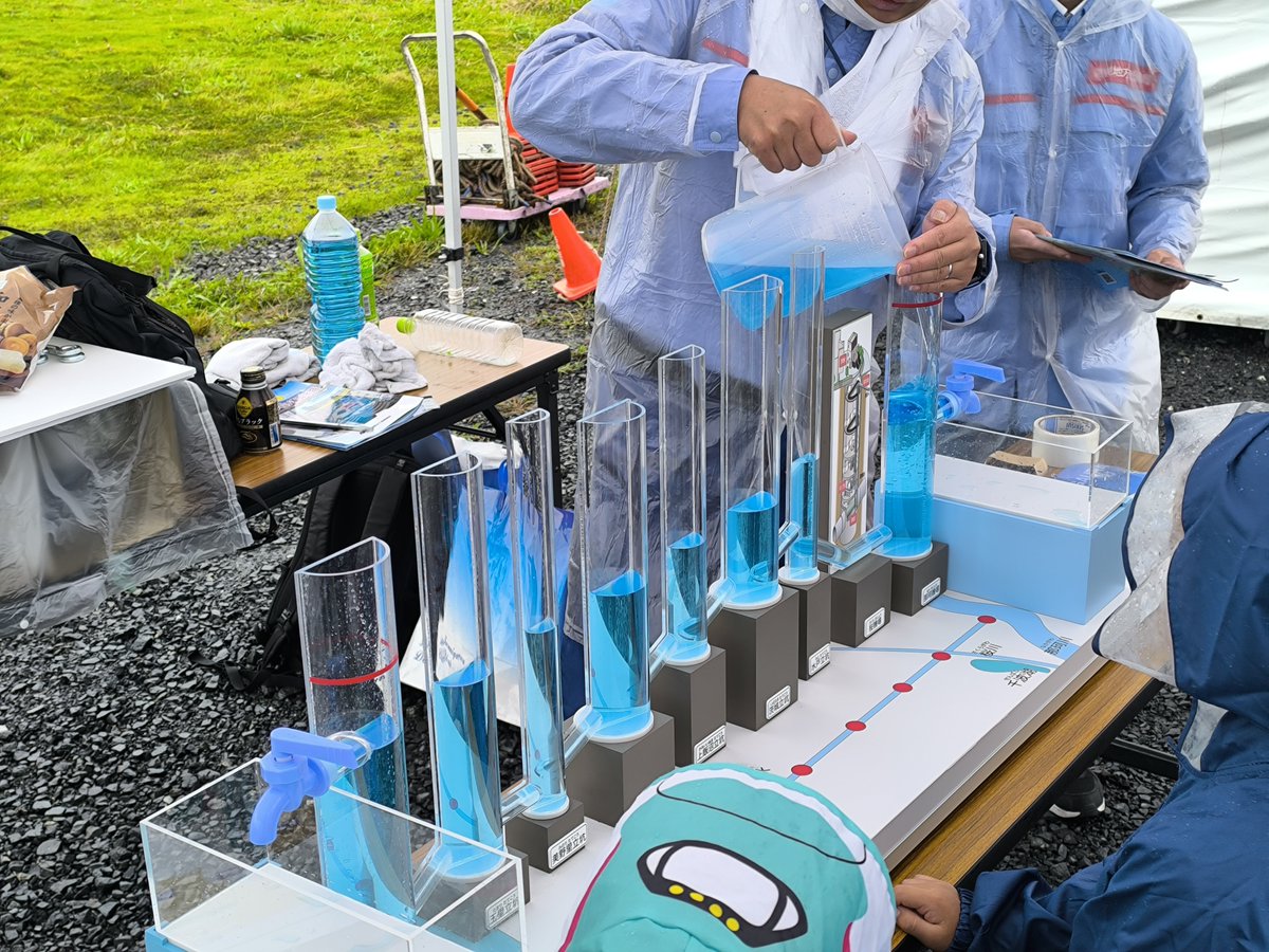 kensetsufesta's tweet photo. 実験もしてます！
これは茨城県の導水トンネルの実験！

  #建設業 #茨城 #重機 #9月26日 #建設フェスタ https://t.co/aPFUy9e4yK
