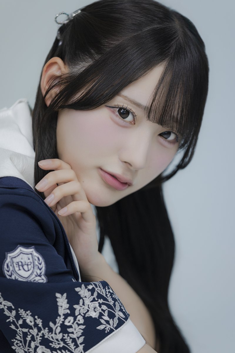 BEEEEM_NEWS's tweet photo. 【“昔から応援していたんだ”と、自慢してもらえる存在になりたい】

『BEEEEM』vol.2、六本木アイドルフェスティバル、シングルの発売イベント――さまざまな機会でRain Treeを取材してきた編集部。

ステージを観て、言葉を聞くたびに、Rain Treeからますます目が離せなくなっています。

『BEEEEM』vol.3では、綾瀬ことりさんに単独インタビュー。

特集「バズのその先へ〜“見つかった”人たちの現在地〜」で、“バズることは1つのきっかけ”と語る綾瀬さんに、注目を集めた先で見つめているものを訊きました。

センターを務める責任。
数字や言葉との向き合い方。
支えてくれるメンバーへの想い。
そして、自分への注目をRain Treeの未来へつなげたいという意志。

客観的に自分を見つめながら、それでも大きな夢を真っ直ぐに語る姿を、撮り下ろし写真とともにお届けしています。

綾瀬ことりさんの“今”。ぜひ誌面で受け取ってください。

『BEEEEM』vol.3発売中
Amazon：https://t.co/R3ngbwREb9
セブンネット：https://t.co/CeOdksn58Y
電子書籍スペシャルエディション：https://t.co/d495bbLAal

@ayase_kotori_
#綾瀬ことり #RainTree #BEEEEM
