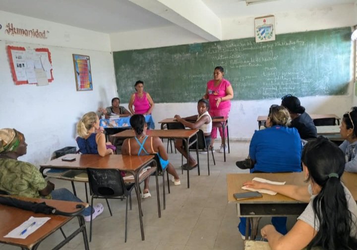 IsaRamn3's tweet photo. Desarrollo de charlas educativas sobre el rechazo a las drogas con pioneros, docentes y familias en el Seminternado Julio Antonio Mella de #Guane https://t.co/2aH4zu74zc