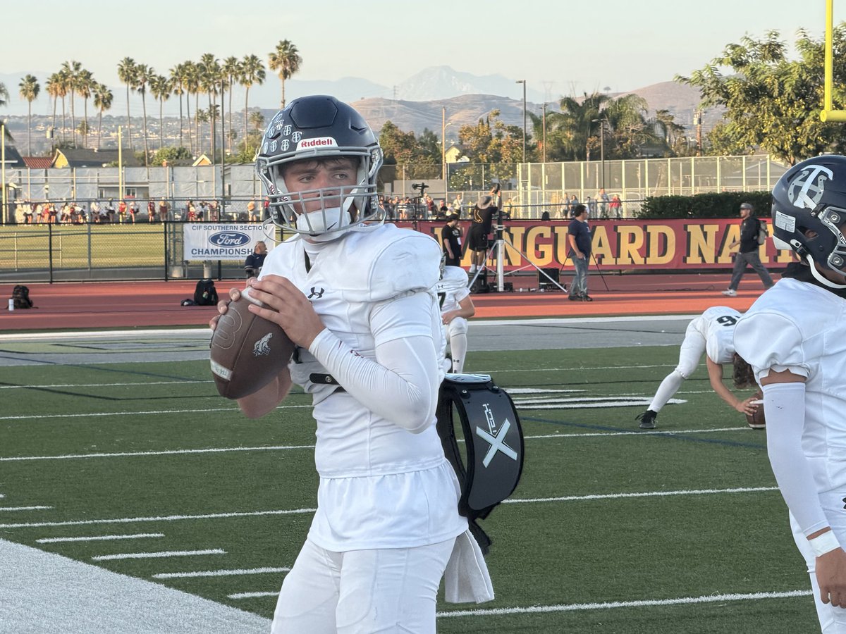 FernandoMDonado's tweet photo. Tuning up little details!
@OCSportsZone 2026 🏈 #FNL #WeekFIVE @THHSMustangs 🩶💙🆚 @elmodenafb ❤️💛 from Fred Kelly Stadium.
Coverage coming on our FREE website https://t.co/fNSrRvzDg7
@TimBurtIrvine @ElMoAthletics @TrabucoHillsAD
📸©️: @FernandoMDonado, For OC Sports Zone https://t.co/Ji0dL7MqHC
