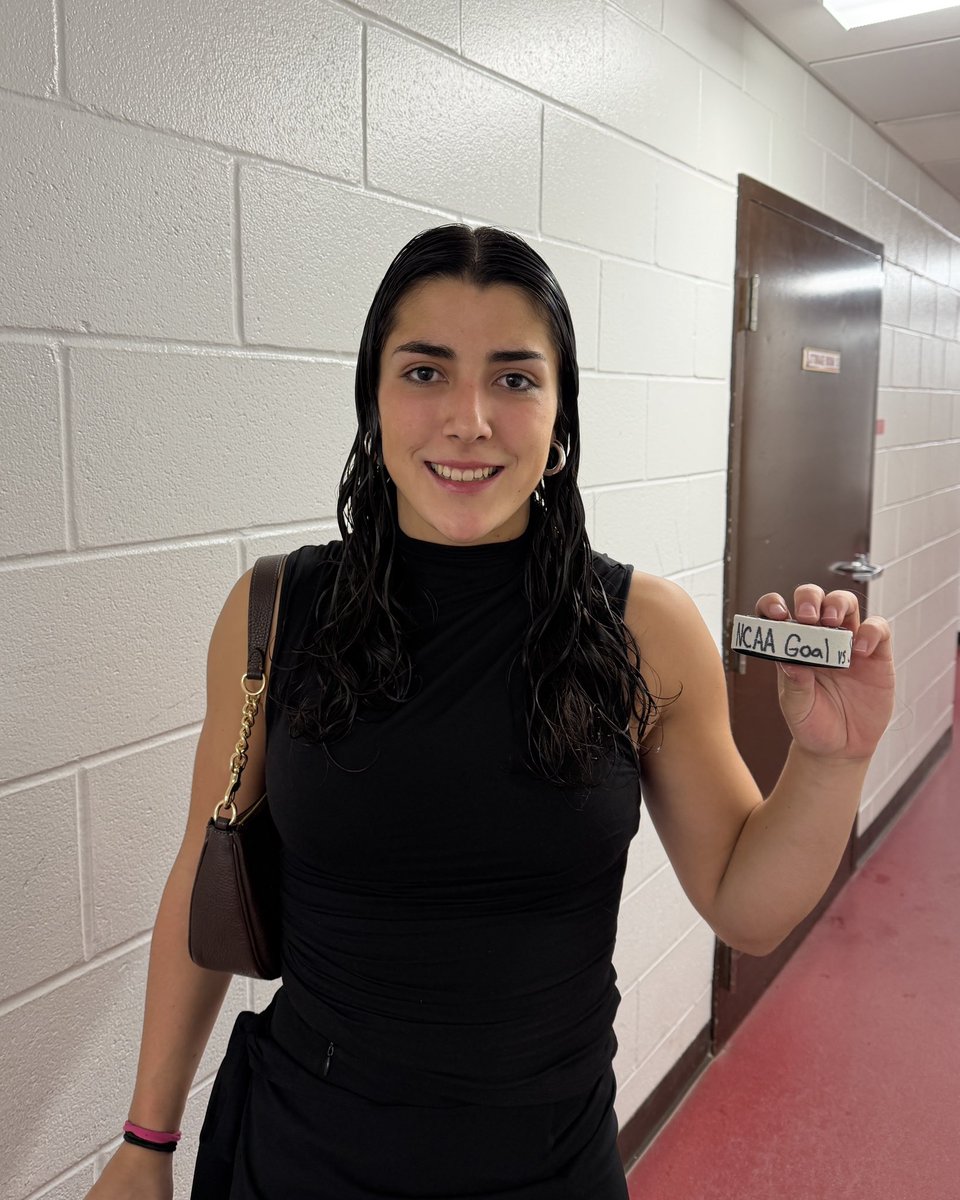 BadgerWHockey's tweet photo. First game, first goal ✅
Congratulations Rosalie for scoring your first goal as a Badger! 🥳 https://t.co/16ddG2YrOf