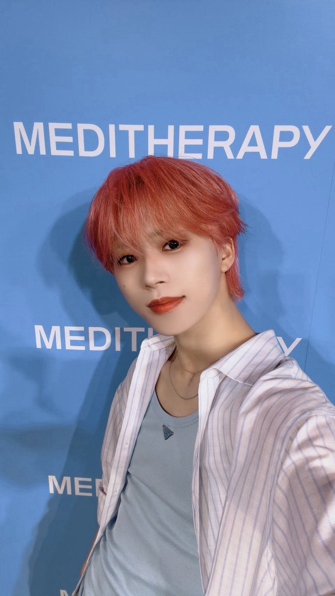 gelato___10's tweet photo. 同じなんだよね？私が知らないだけで白木全と黒木全がいるとかじゃないんだよね？ https://t.co/pkSBH8WVt2