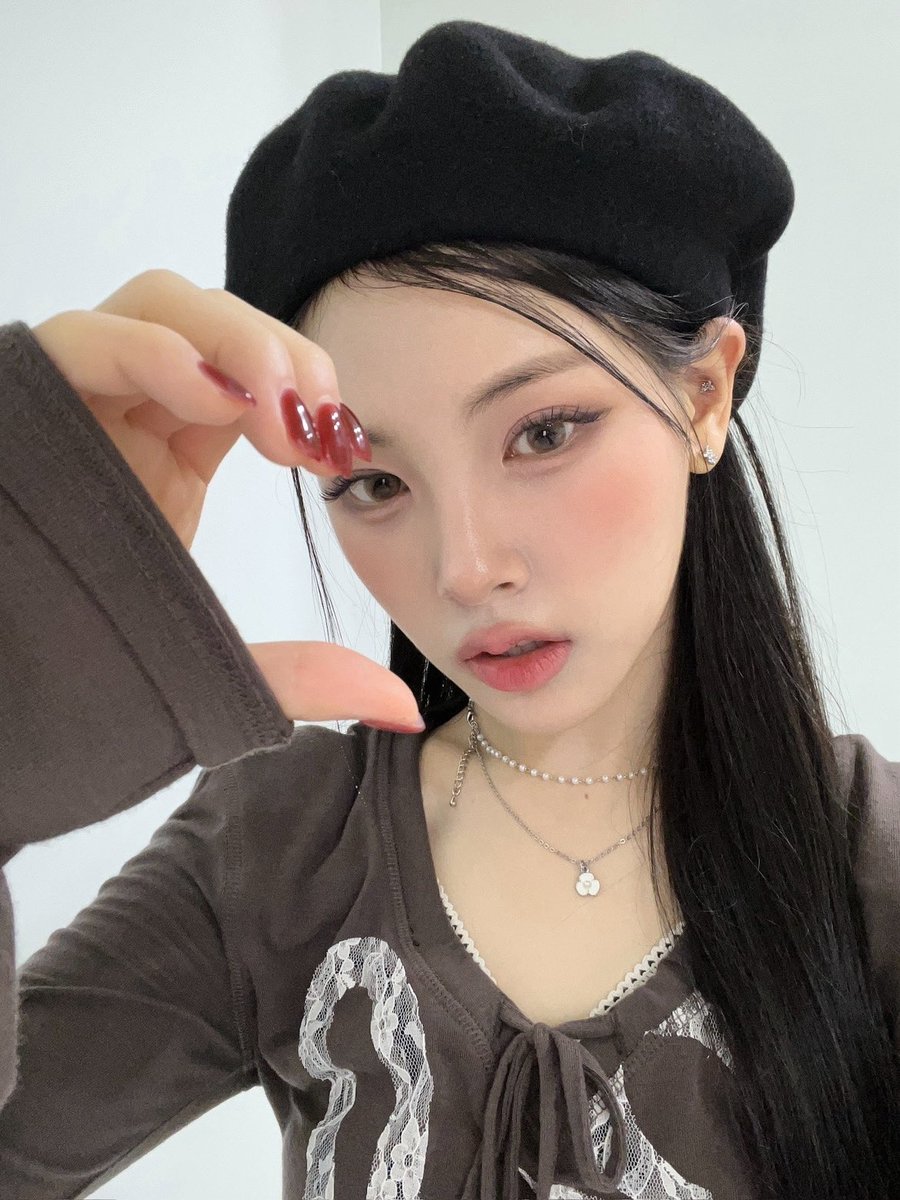 myykoi's tweet photo. 데뷔초얼굴존나취향이라맘이힘들다 https://t.co/ndHdk262DN