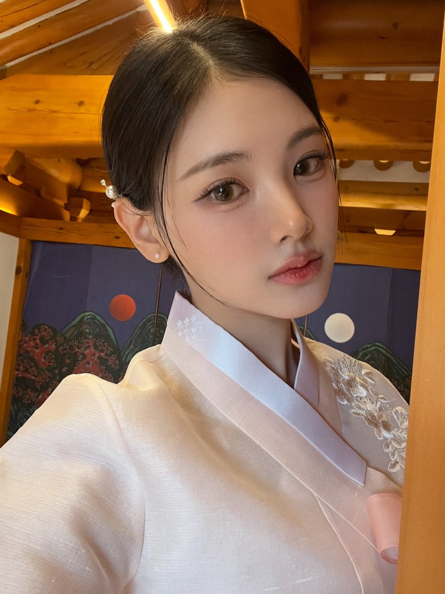 myykoi's tweet photo. 데뷔초얼굴존나취향이라맘이힘들다 https://t.co/ndHdk262DN