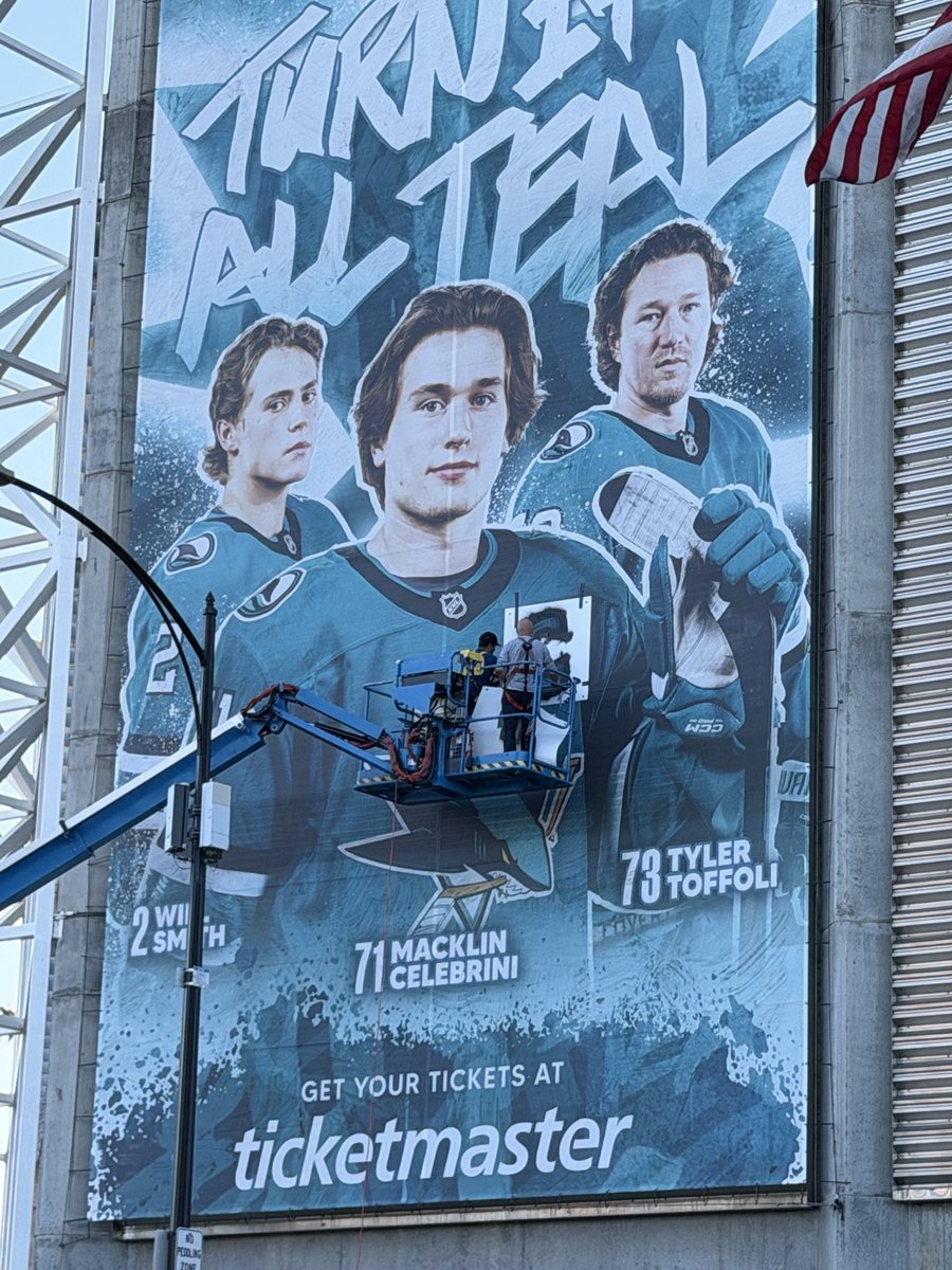 SanJoseSharks's tweet photo. Now @SAPCenter is ready for the season. 😏 https://t.co/OQkOtmRH54