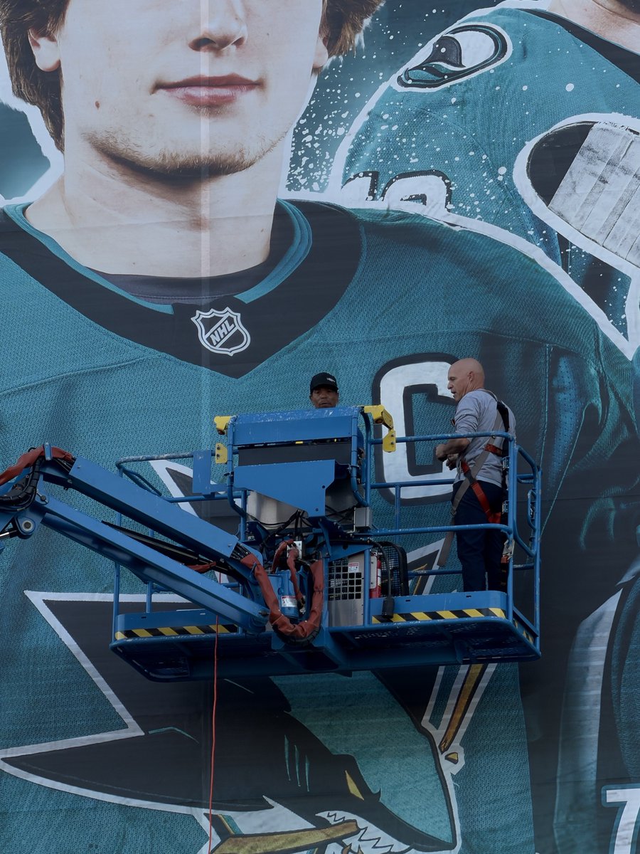 SanJoseSharks's tweet photo. Now @SAPCenter is ready for the season. 😏 https://t.co/OQkOtmRH54