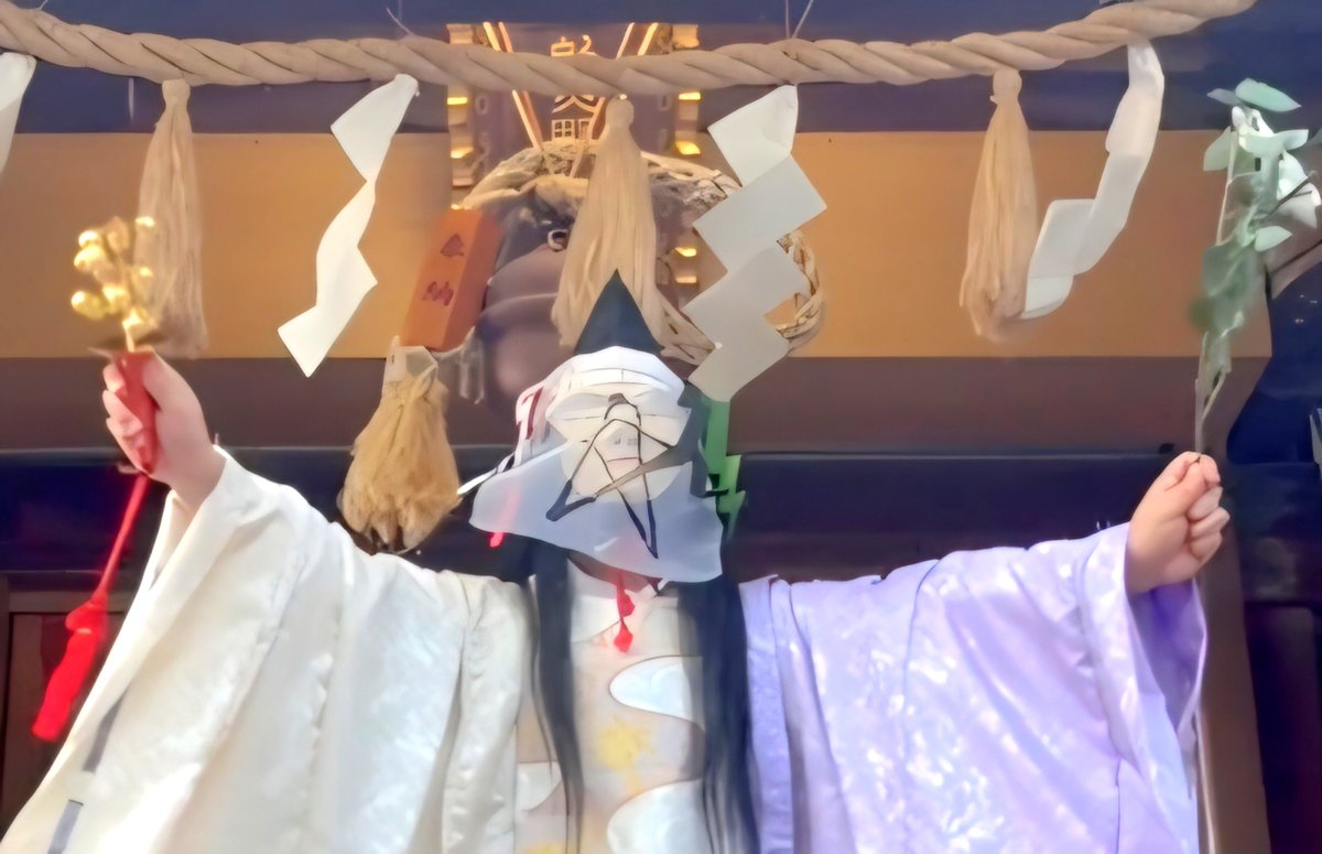 kakoyurinosuke's tweet photo. 本日は安倍晴明公のご命日。
五方山熊野神社にて執り行われる晴明公命日祭で晴明の舞を奉納するため、神社に向かっております。

先日は地元の皆様へのご披露でしたので、派手にパフォーマンスさせて頂きましたが、本日は晴明公への、純粋な慰霊の気持ちを込めて、ご神前に向き合いたいと思います。

祭典は17時から。