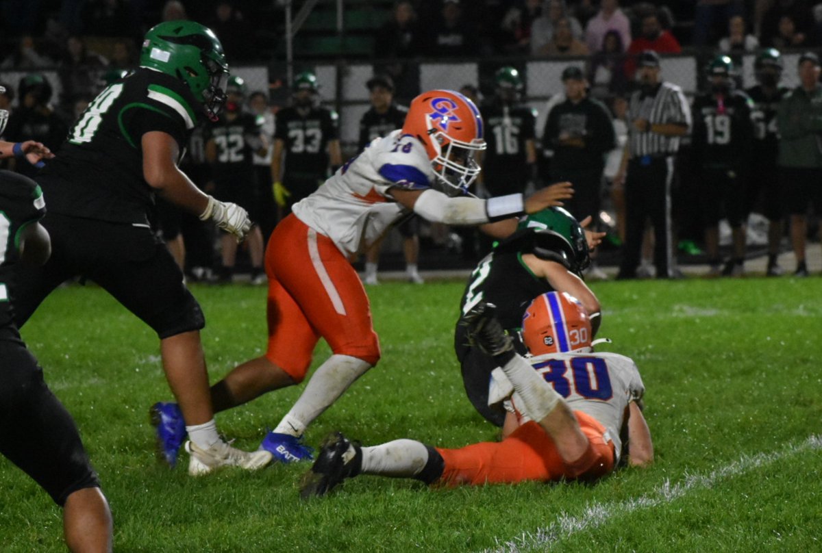 GKCogsAthletics's tweet photo. GK with another big defensive stop forcing a North Boone punt. The Cogs have the ball at their own 40 with 5:10 remaining in the game trailing by 6. https://t.co/3LD8oqsq1k