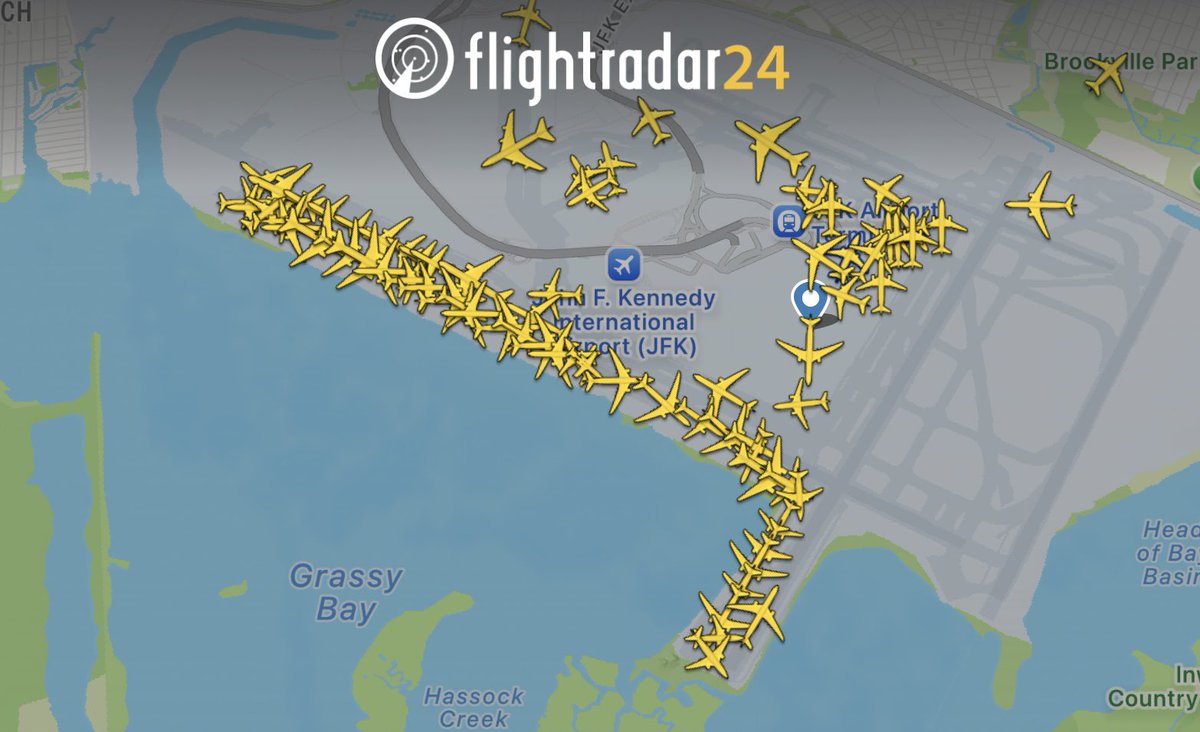 IntelPointAlert's tweet photo. NOW: Disabled aircraft causing immense traffic conditions at JFK International Airport https://t.co/4QRpI79mqg