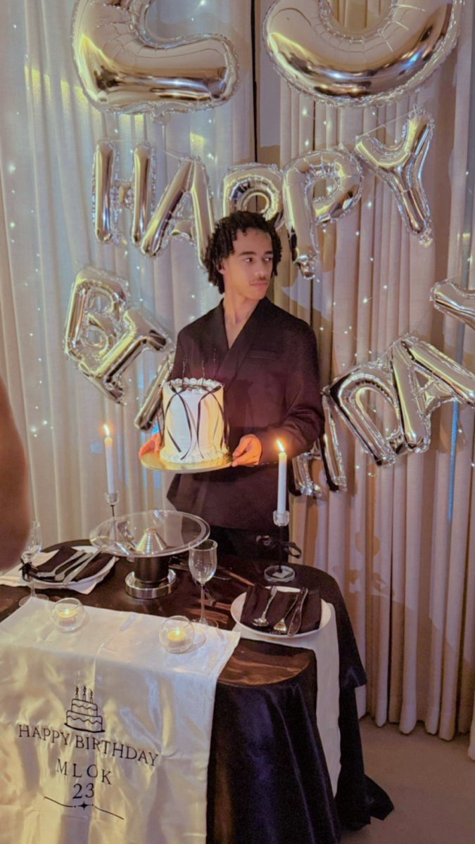mmlok_75's tweet photo. 12:00   🎂🕯️✨ https://t.co/XXZV6VYvCh