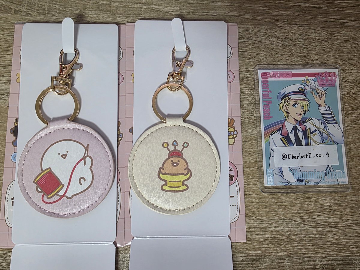 CharlottE_02_4's tweet photo. 【交換】 お文具といっしょ ファミリーマート 合成皮革キーホルダー

譲▶お文具さん、ゼリーさん

求▶猫さん、プリンさん(友人分)

初回お取引ツイフィ必読。郵送希望です。
2点とも決めたいため、お返事にお時間いただきます。予めご了承ください。 https://t.co/iZTCYSD8aH