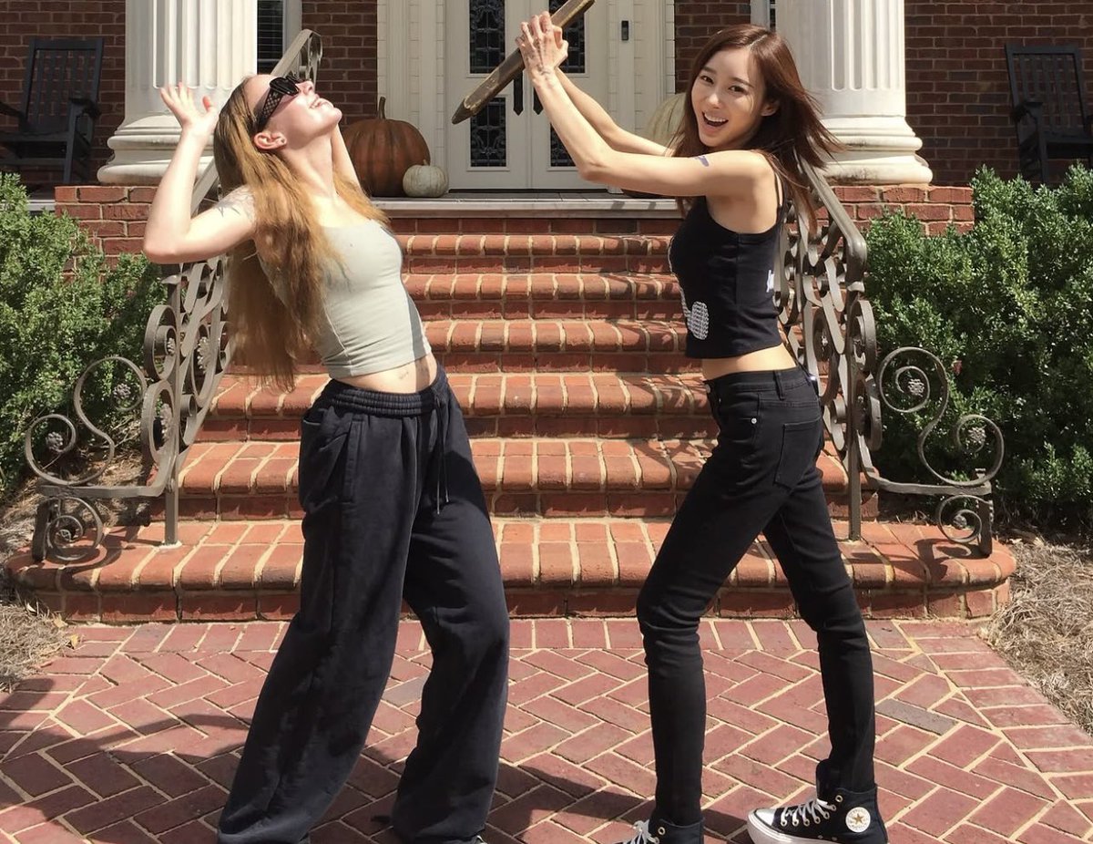 icurina's tweet photo. giselle went to mystic falls her inner tvd fan was definitely screaming https://t.co/gOhFZtbh1E