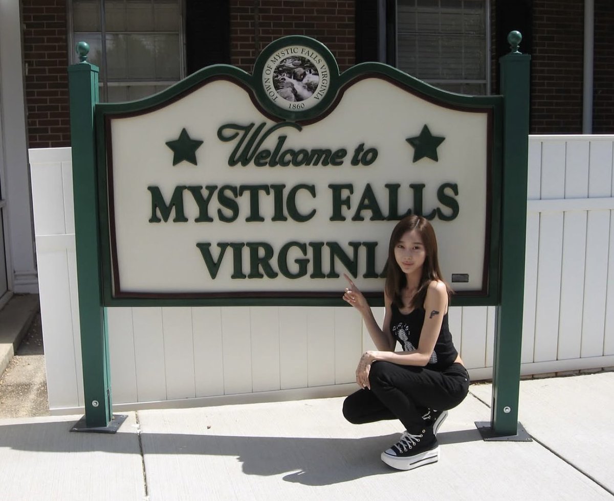 icurina's tweet photo. giselle went to mystic falls her inner tvd fan was definitely screaming https://t.co/gOhFZtbh1E