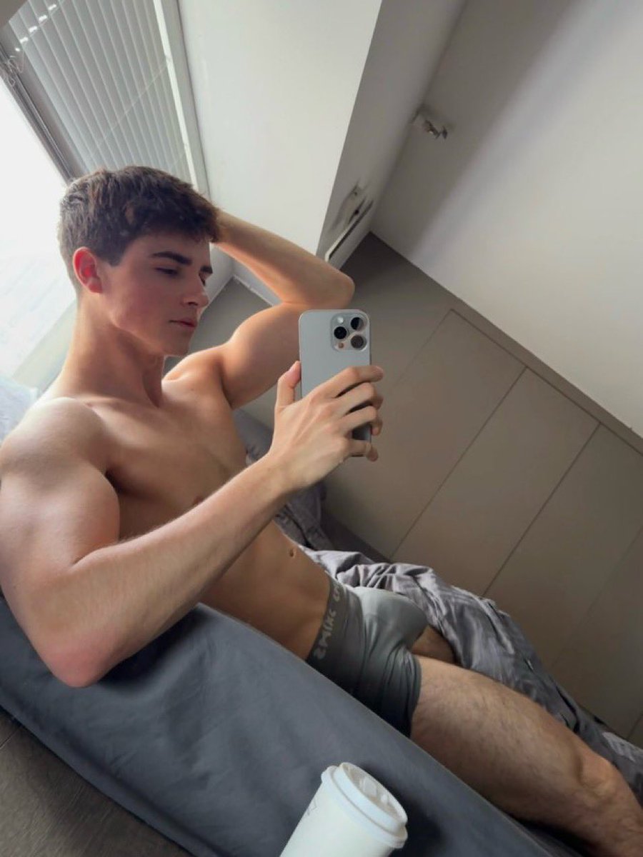 SirsModels's tweet photo. Modelo fitness 
#model #fitness #men https://t.co/TIqZDOTD31