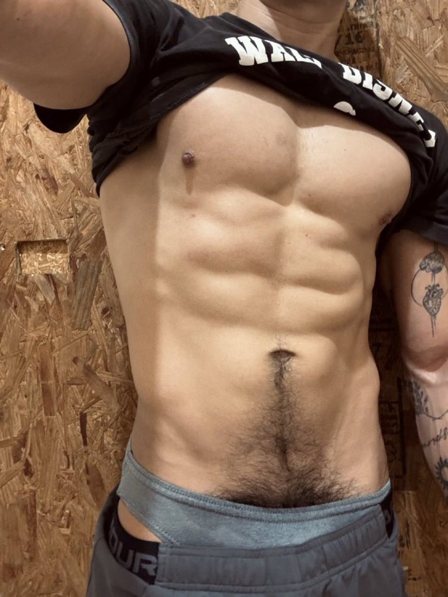 SirsModels's tweet photo. Modelo fitness 
#model #fitness #men https://t.co/TIqZDOTD31