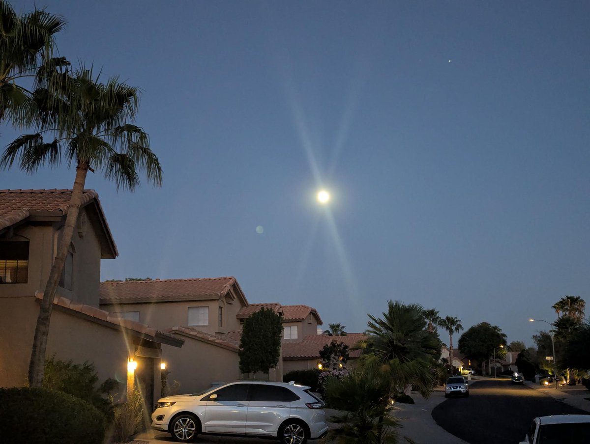 Bryanne's tweet photo. Talking to the void...
This old lens can't quite capture her, but the moon is putting on a show tonight. Steal a quiet second for yourself and look up. 🌕💚 https://t.co/xHjOemlhDI