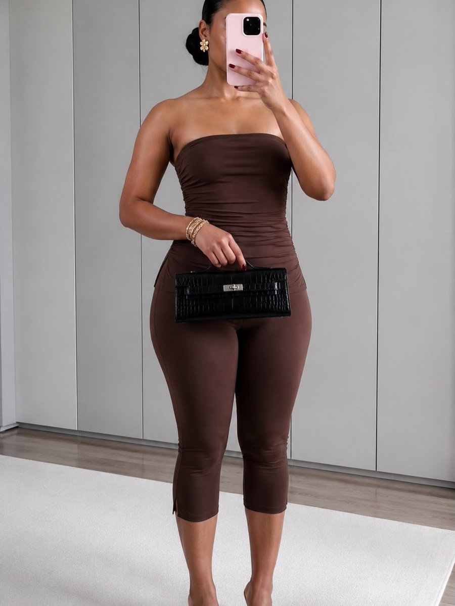 AlexandreFerr39's tweet photo. Ensemble deux pièces chocolat : top bustier ajusté et pantalon capri près du corps. À petit prix, les filles! Disponible chez Faith Shop. https://t.co/N7CjDXxEOL